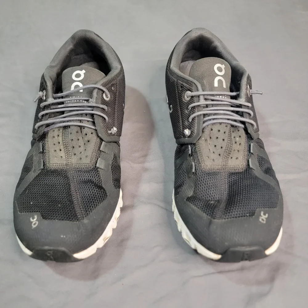 On Cloud 5 Women's Size 9 Black Athletic Running Shoes‎ Sneakers Comfort